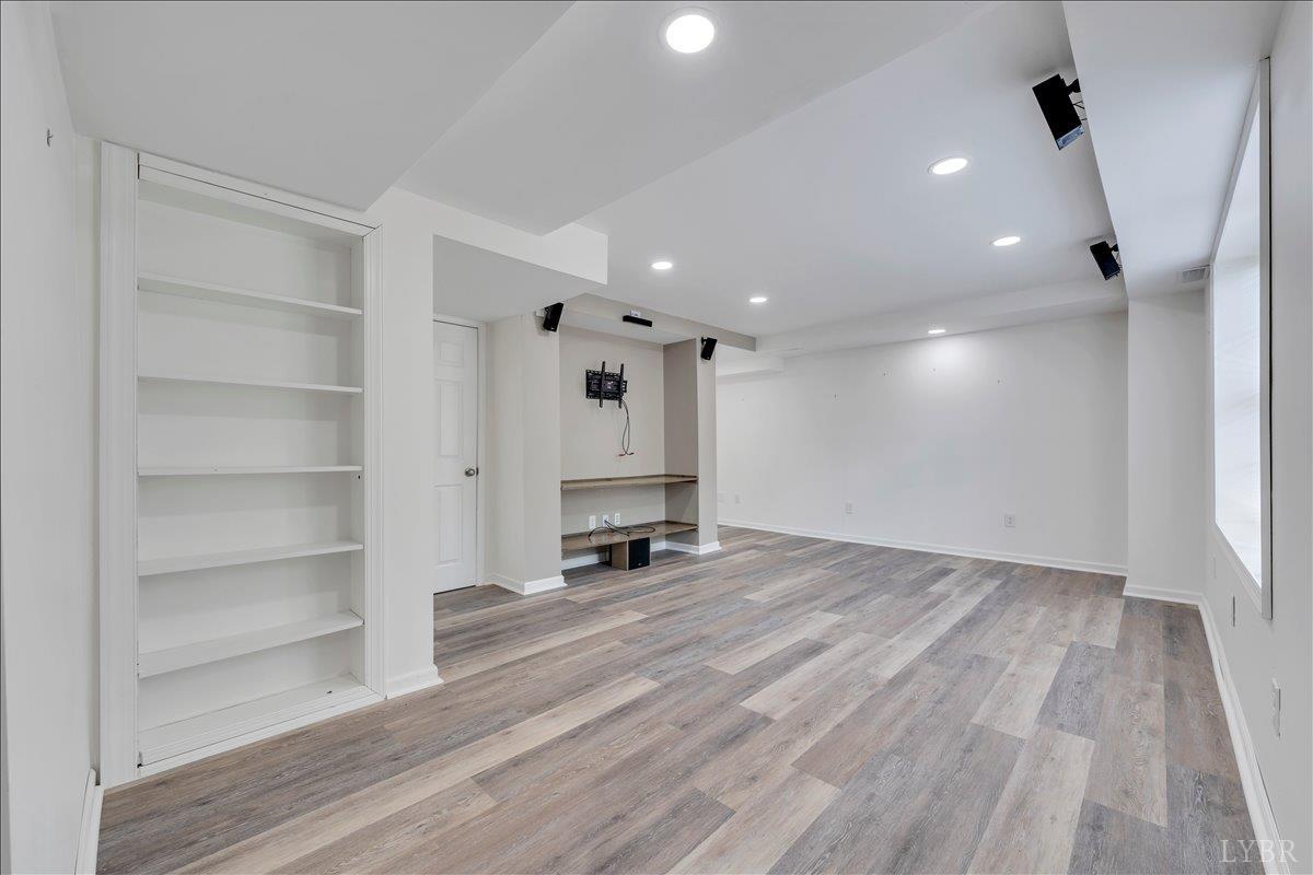 Lynchburg, Virginia 24502, United States, 3 Bedrooms Bedrooms, ,4 BathroomsBathrooms,Residential,Active,210405