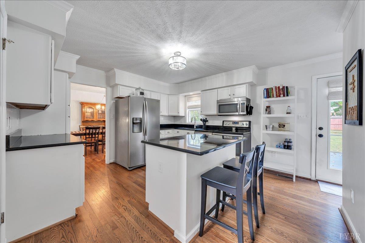 Lynchburg, Virginia 24502, United States, 3 Bedrooms Bedrooms, ,4 BathroomsBathrooms,Residential,Active,210405