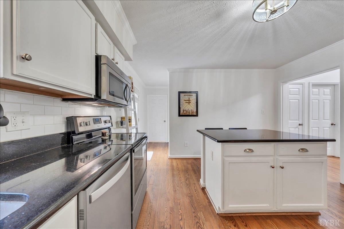 Lynchburg, Virginia 24502, United States, 3 Bedrooms Bedrooms, ,4 BathroomsBathrooms,Residential,Active,210405