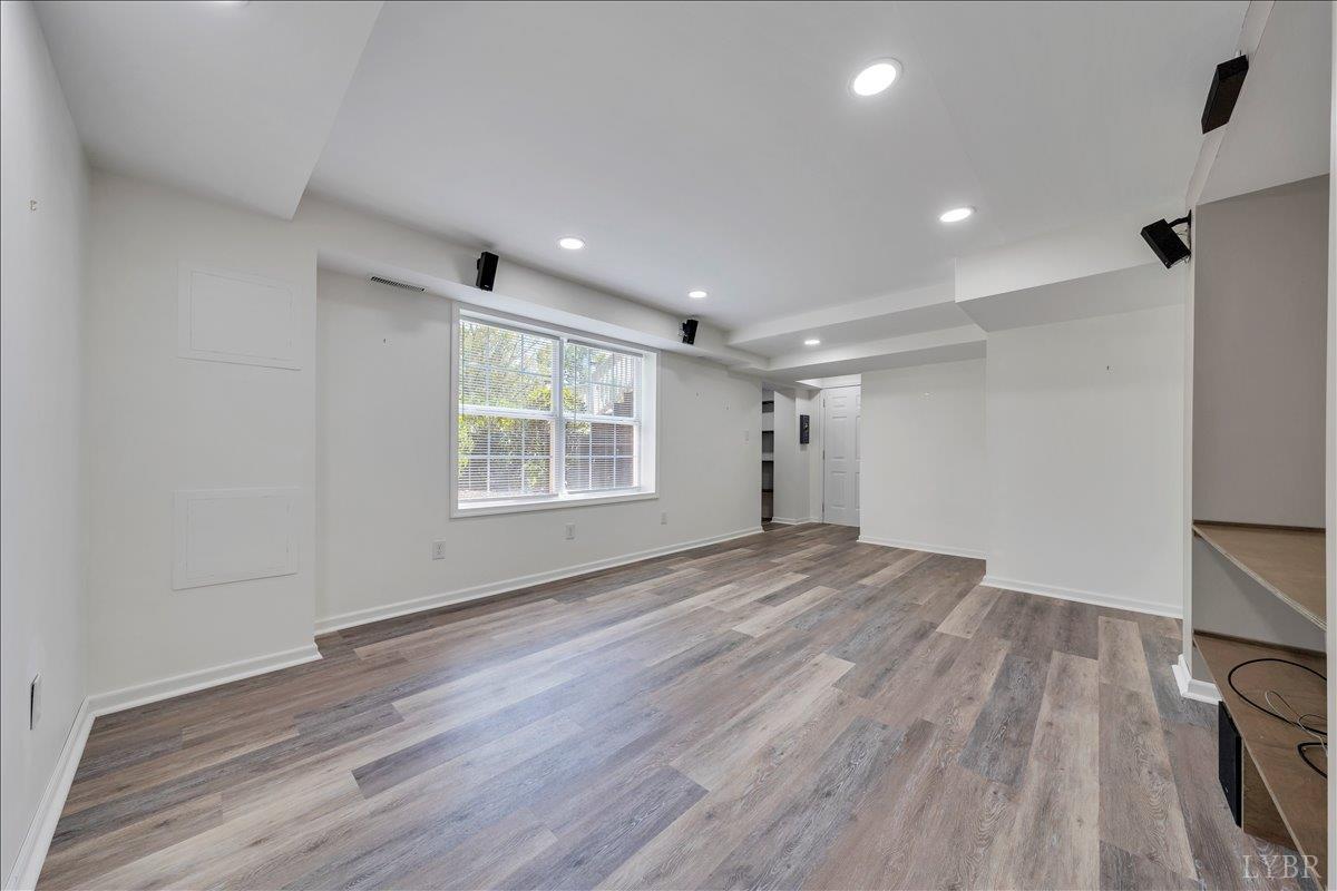 Lynchburg, Virginia 24502, United States, 3 Bedrooms Bedrooms, ,4 BathroomsBathrooms,Residential,Active,210405