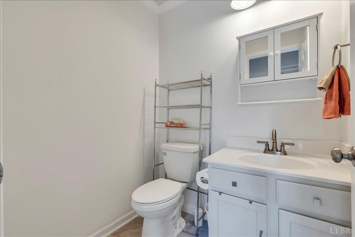 Lynchburg, Virginia 24502, United States, 3 Bedrooms Bedrooms, ,4 BathroomsBathrooms,Residential,Active,210405