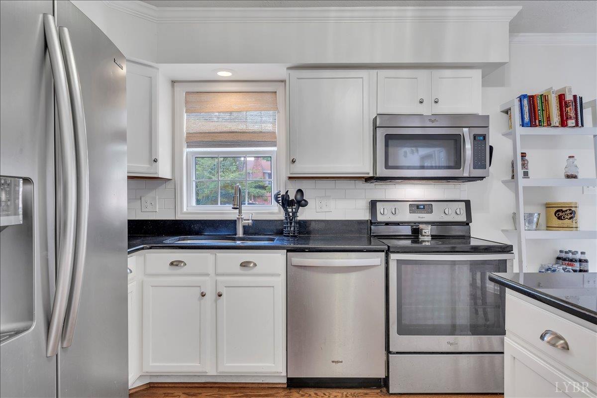 Lynchburg, Virginia 24502, United States, 3 Bedrooms Bedrooms, ,4 BathroomsBathrooms,Residential,Active,210405