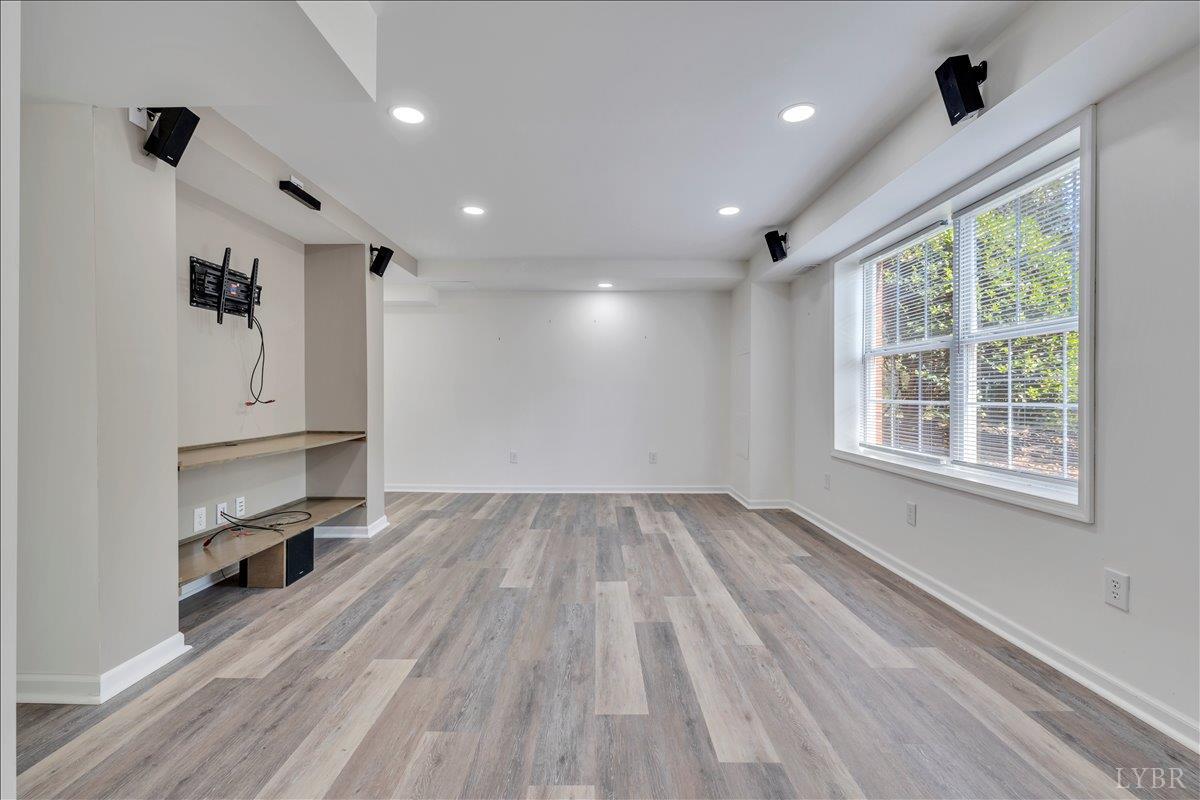 Lynchburg, Virginia 24502, United States, 3 Bedrooms Bedrooms, ,4 BathroomsBathrooms,Residential,Active,210405