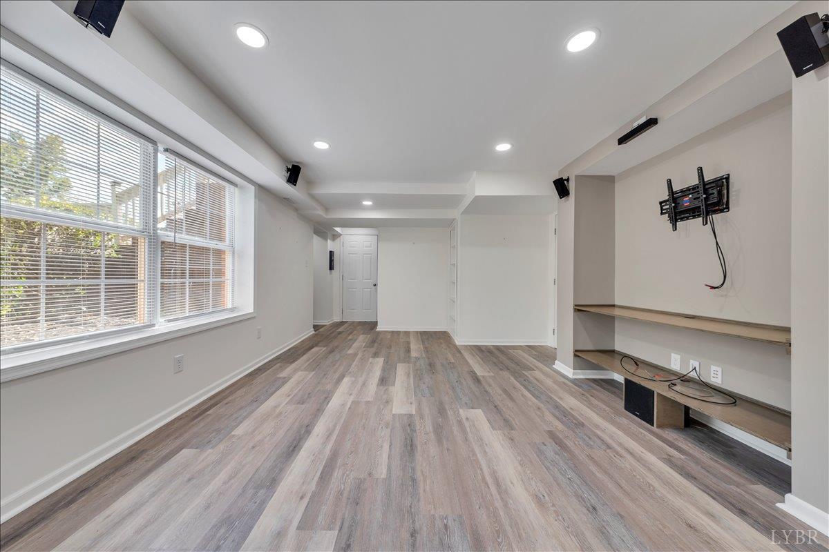 Lynchburg, Virginia 24502, United States, 3 Bedrooms Bedrooms, ,4 BathroomsBathrooms,Residential,Active,210405