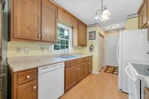 Tiny photo for 1124 Homeplace Road, Bedford, VA 24523 (MLS # 366792)