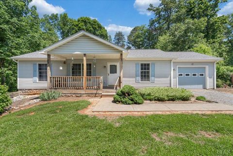 Photo of 1124 Homeplace Road, Bedford, VA 24523 (MLS # 366792)