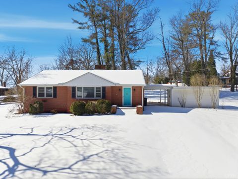 Photo of 2229 Taylor Farm Road, Lynchburg, VA 24503 (MLS # 364445)