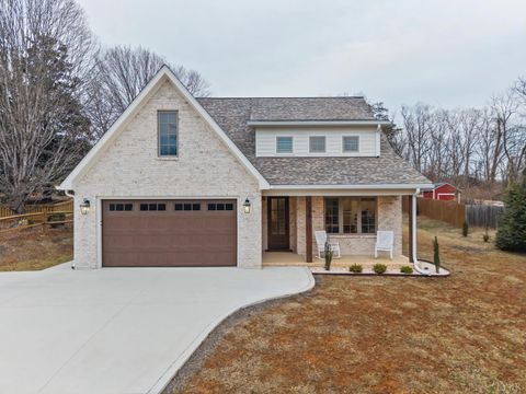 Photo of 3476 Ivylink Place, Lynchburg, VA 24503 (MLS # 363741)