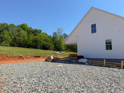 Tiny photo for 9009 Stonewall Road, Appomattox, VA 24522 (MLS # 366142)