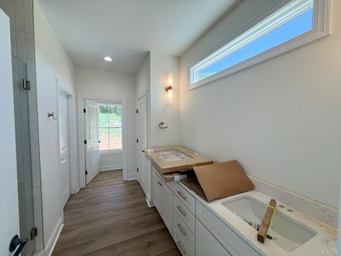 Tiny photo for 9009 Stonewall Road, Appomattox, VA 24522 (MLS # 366142)