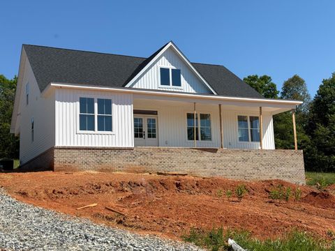 Photo of 9009 Stonewall Road, Appomattox, VA 24522 (MLS # 366142)