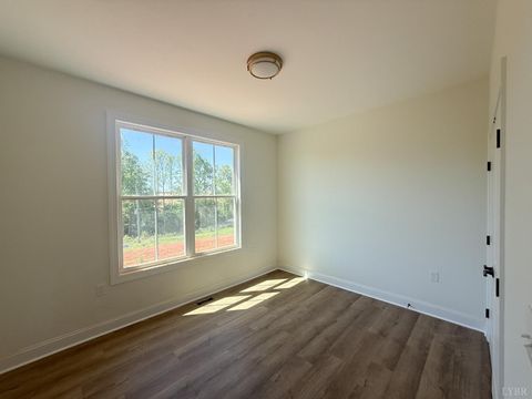 Tiny photo for 9009 Stonewall Road, Appomattox, VA 24522 (MLS # 366142)