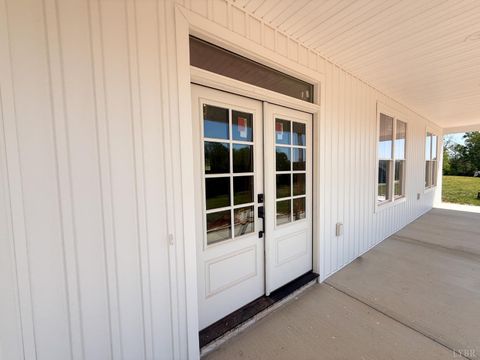 Tiny photo for 9009 Stonewall Road, Appomattox, VA 24522 (MLS # 366142)