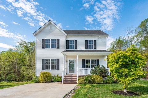 Photo of 205 Bonterra Place, Lynchburg, VA 24501 (MLS # 365763)