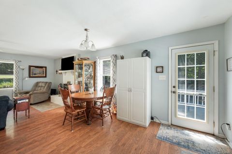 Tiny photo for 3105 Horseshoe Road, Appomattox, VA 24522 (MLS # 361583)