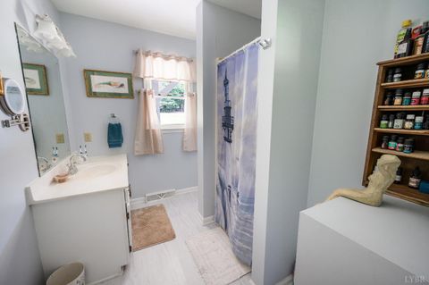 Tiny photo for 3105 Horseshoe Road, Appomattox, VA 24522 (MLS # 361583)