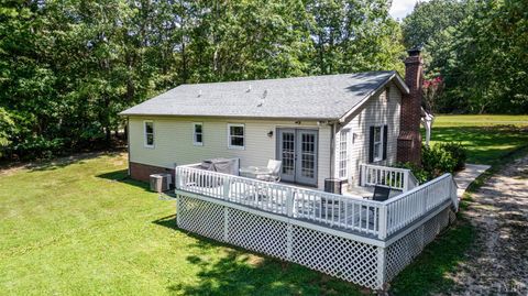 Tiny photo for 3105 Horseshoe Road, Appomattox, VA 24522 (MLS # 361583)