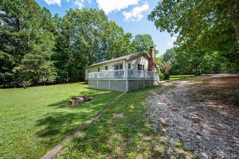 Tiny photo for 3105 Horseshoe Road, Appomattox, VA 24522 (MLS # 361583)