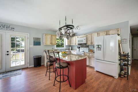 Tiny photo for 3105 Horseshoe Road, Appomattox, VA 24522 (MLS # 361583)