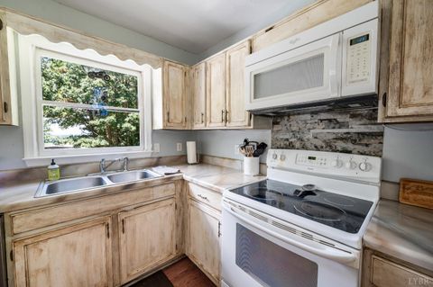 Tiny photo for 3105 Horseshoe Road, Appomattox, VA 24522 (MLS # 361583)