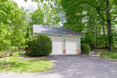 Tiny photo for 1103 Ivy Pl PL, Forest, VA 24551 (MLS # 366253)