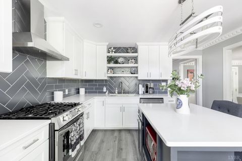 Tiny photo for 1103 Ivy Pl PL, Forest, VA 24551 (MLS # 366253)