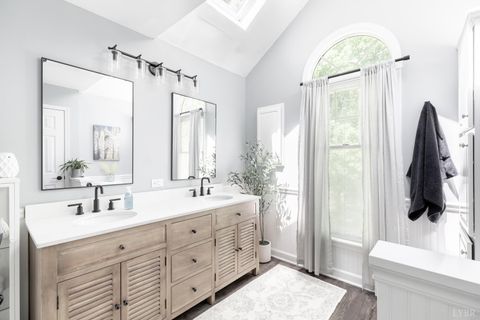 Tiny photo for 1103 Ivy Pl PL, Forest, VA 24551 (MLS # 366253)