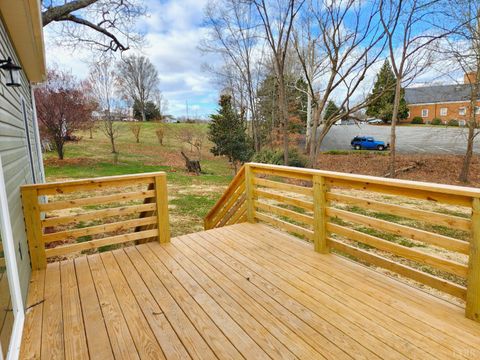 Tiny photo for 1509 Clearview Road, Bedford, VA 24523 (MLS # 365019)