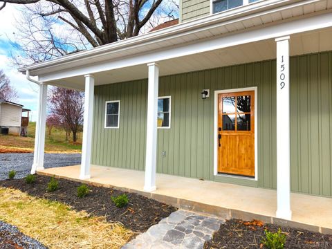 Tiny photo for 1509 Clearview Road, Bedford, VA 24523 (MLS # 365019)