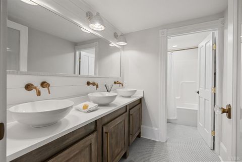 Tiny photo for 1221 Oakwood Street, Bedford, VA 24523 (MLS # 365094)