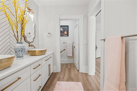 Tiny photo for 1221 Oakwood Street, Bedford, VA 24523 (MLS # 365094)