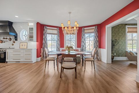 Tiny photo for 1221 Oakwood Street, Bedford, VA 24523 (MLS # 365094)