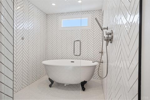 Tiny photo for 1221 Oakwood Street, Bedford, VA 24523 (MLS # 365094)