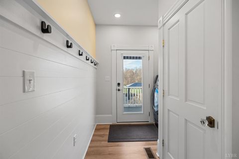 Tiny photo for 1221 Oakwood Street, Bedford, VA 24523 (MLS # 365094)