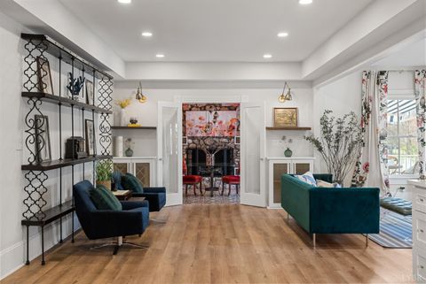 Tiny photo for 1221 Oakwood Street, Bedford, VA 24523 (MLS # 365094)