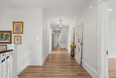 Tiny photo for 1221 Oakwood Street, Bedford, VA 24523 (MLS # 365094)