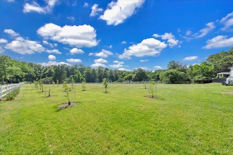 Tiny photo for 1221 Oakwood Street, Bedford, VA 24523 (MLS # 365094)