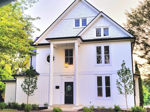 Tiny photo for 1221 Oakwood Street, Bedford, VA 24523 (MLS # 365094)