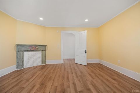 Tiny photo for 1221 Oakwood Street, Bedford, VA 24523 (MLS # 365094)