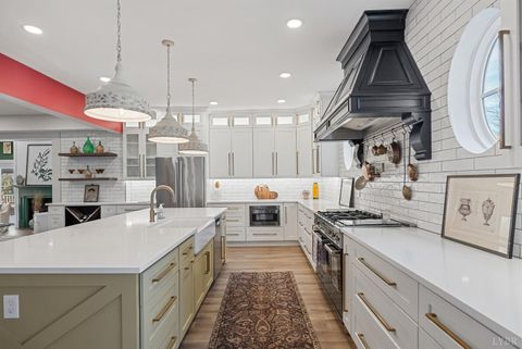 Tiny photo for 1221 Oakwood Street, Bedford, VA 24523 (MLS # 365094)