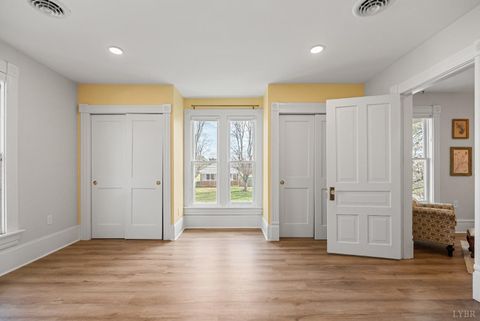 Tiny photo for 1221 Oakwood Street, Bedford, VA 24523 (MLS # 365094)