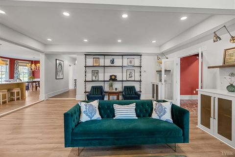 Tiny photo for 1221 Oakwood Street, Bedford, VA 24523 (MLS # 365094)