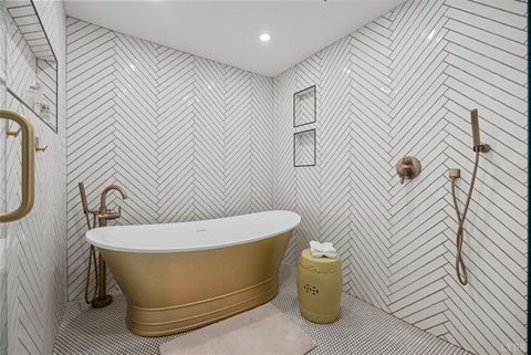 Tiny photo for 1221 Oakwood Street, Bedford, VA 24523 (MLS # 365094)