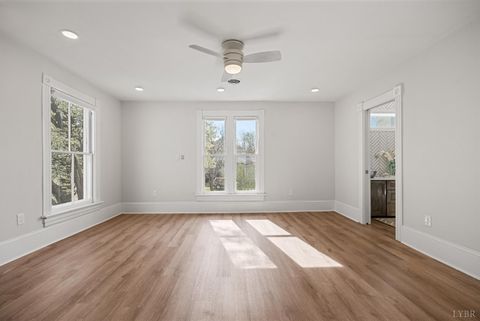 Tiny photo for 1221 Oakwood Street, Bedford, VA 24523 (MLS # 365094)