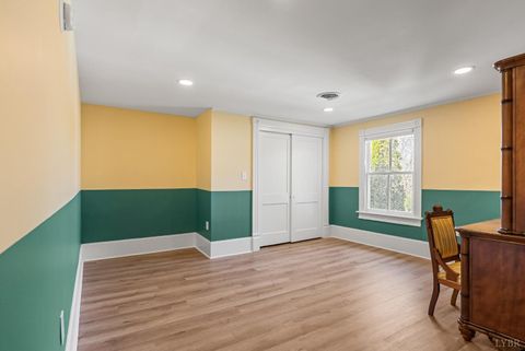 Tiny photo for 1221 Oakwood Street, Bedford, VA 24523 (MLS # 365094)