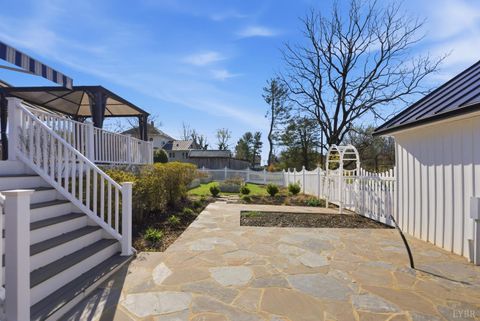 Tiny photo for 1221 Oakwood Street, Bedford, VA 24523 (MLS # 365094)