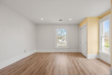 Tiny photo for 1221 Oakwood Street, Bedford, VA 24523 (MLS # 365094)