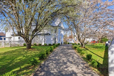 Tiny photo for 1221 Oakwood Street, Bedford, VA 24523 (MLS # 365094)