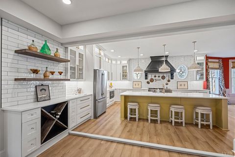 Tiny photo for 1221 Oakwood Street, Bedford, VA 24523 (MLS # 365094)