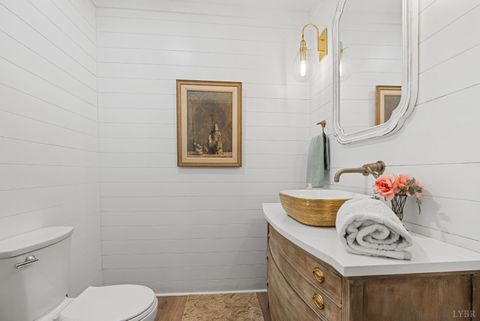 Tiny photo for 1221 Oakwood Street, Bedford, VA 24523 (MLS # 365094)